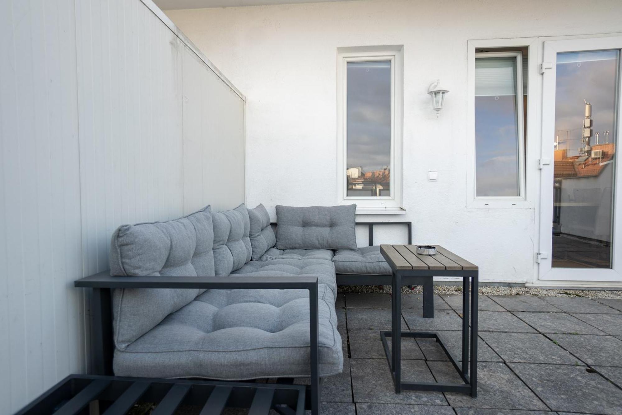 With A Private Terrace Located Right Near Belvedere Castle, 15 Minutes Away From Stephansdom Apartment