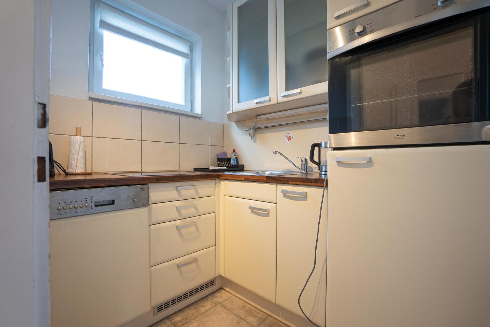 With A Private Terrace Located Right Near Belvedere Castle, 15 Minutes Away From Stephansdom *