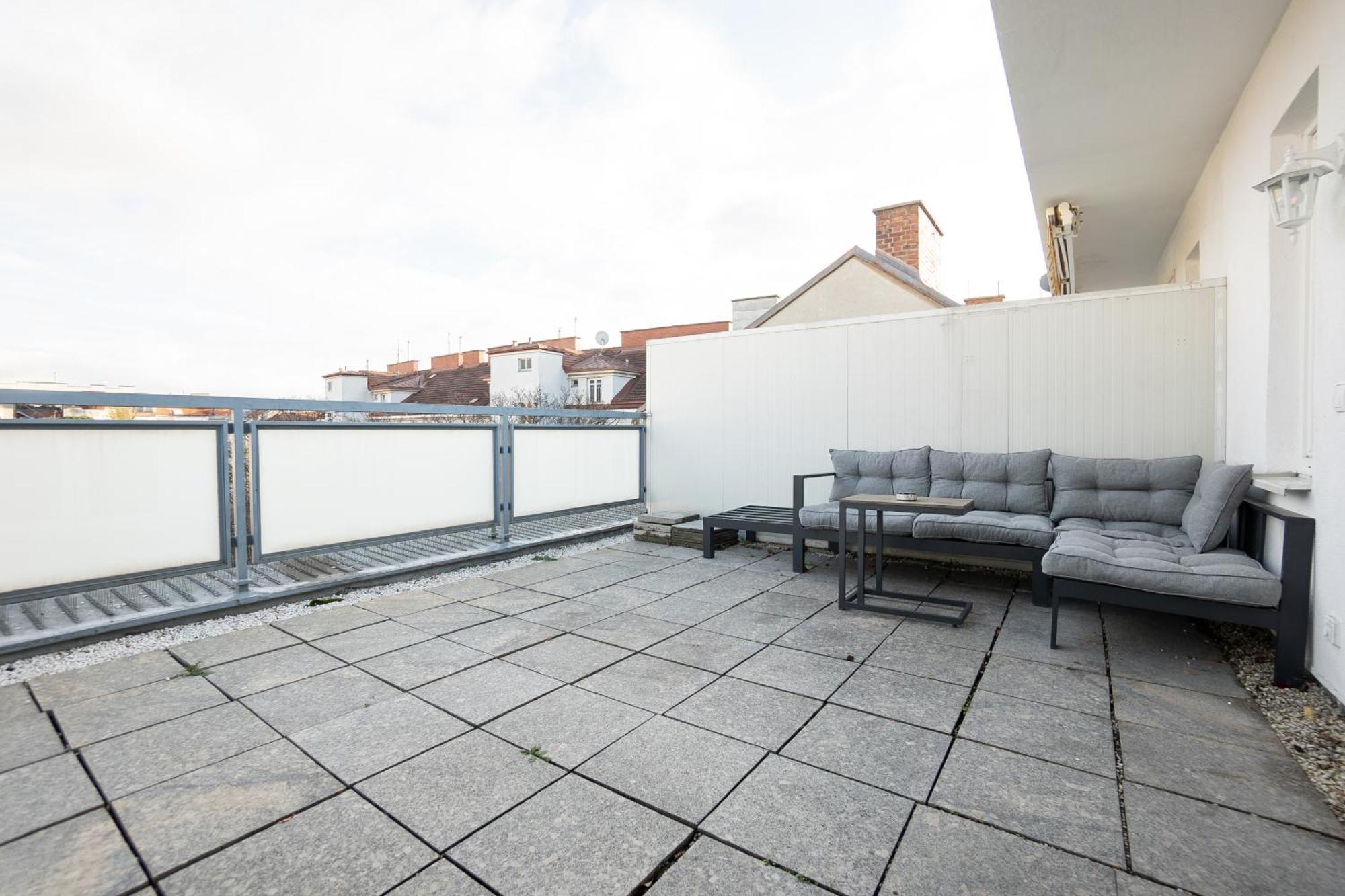 Apartment With A Private Terrace Located Right Near Belvedere Castle, 15 Minutes Away From Stephansdom *